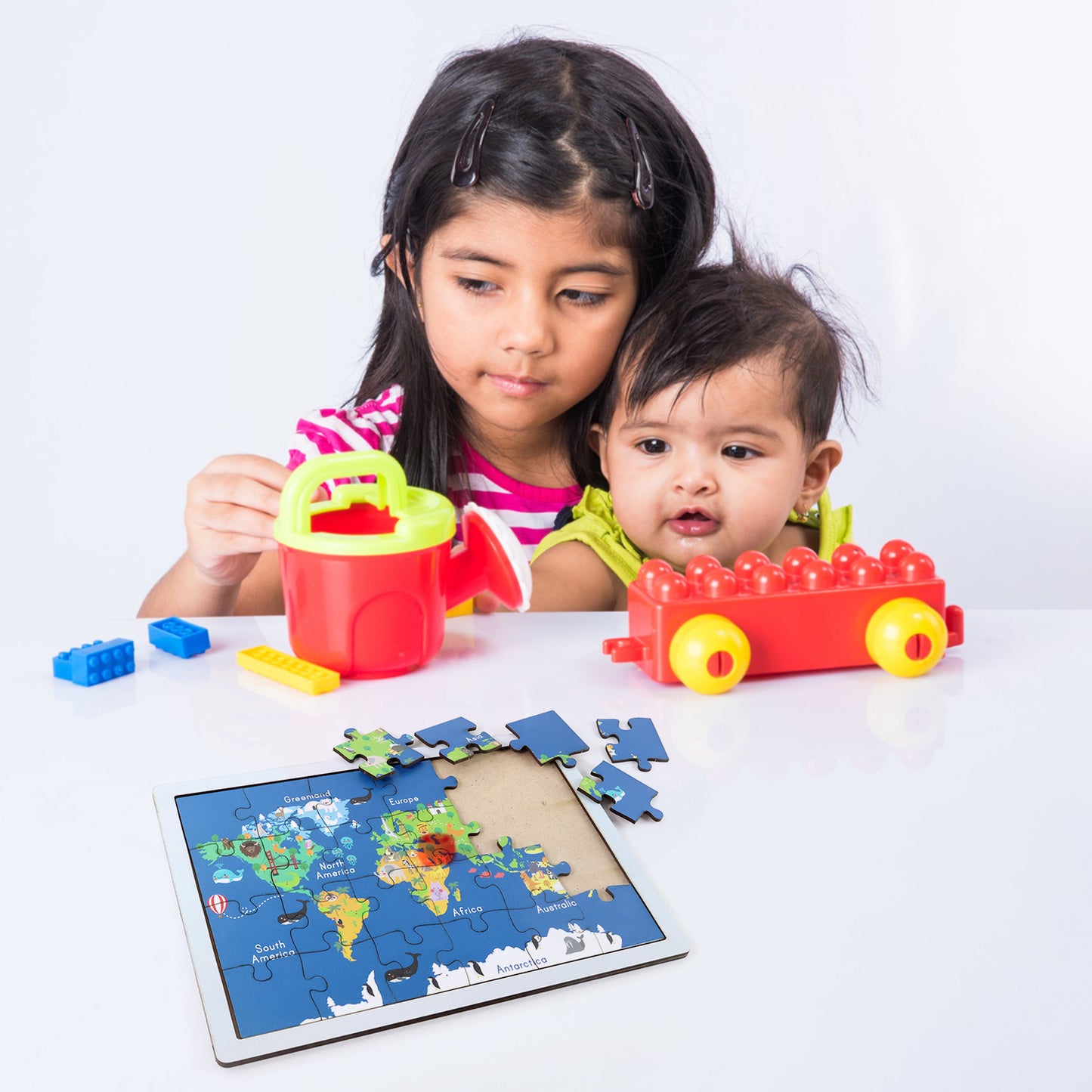 Wooden world map puzzle for kids by Wukusy, featuring colorful interlocking pieces and educational design for young learners.
