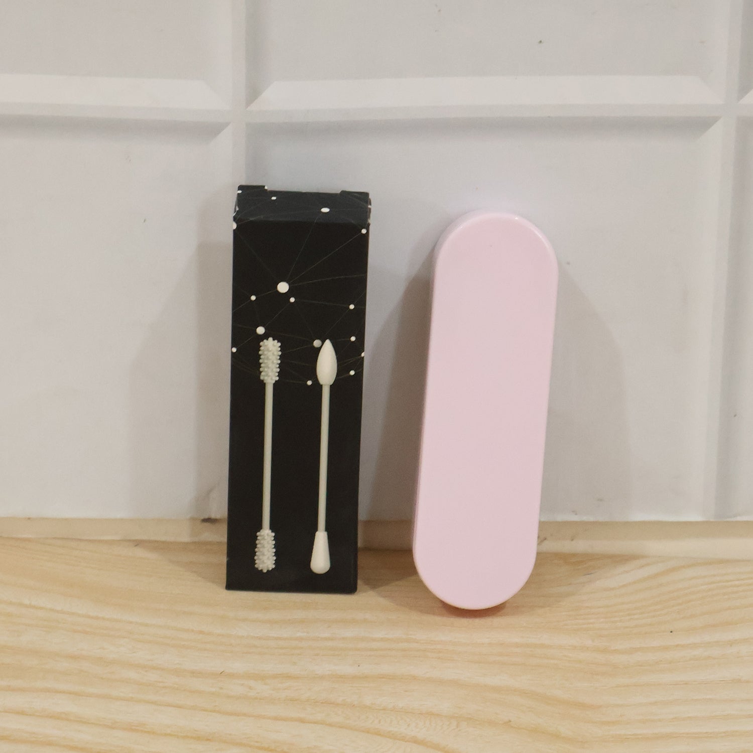 Wukusy 4-in-1 reusable silicone ear swab set with case, washable ear buds for safe ear cleaning and hygiene.