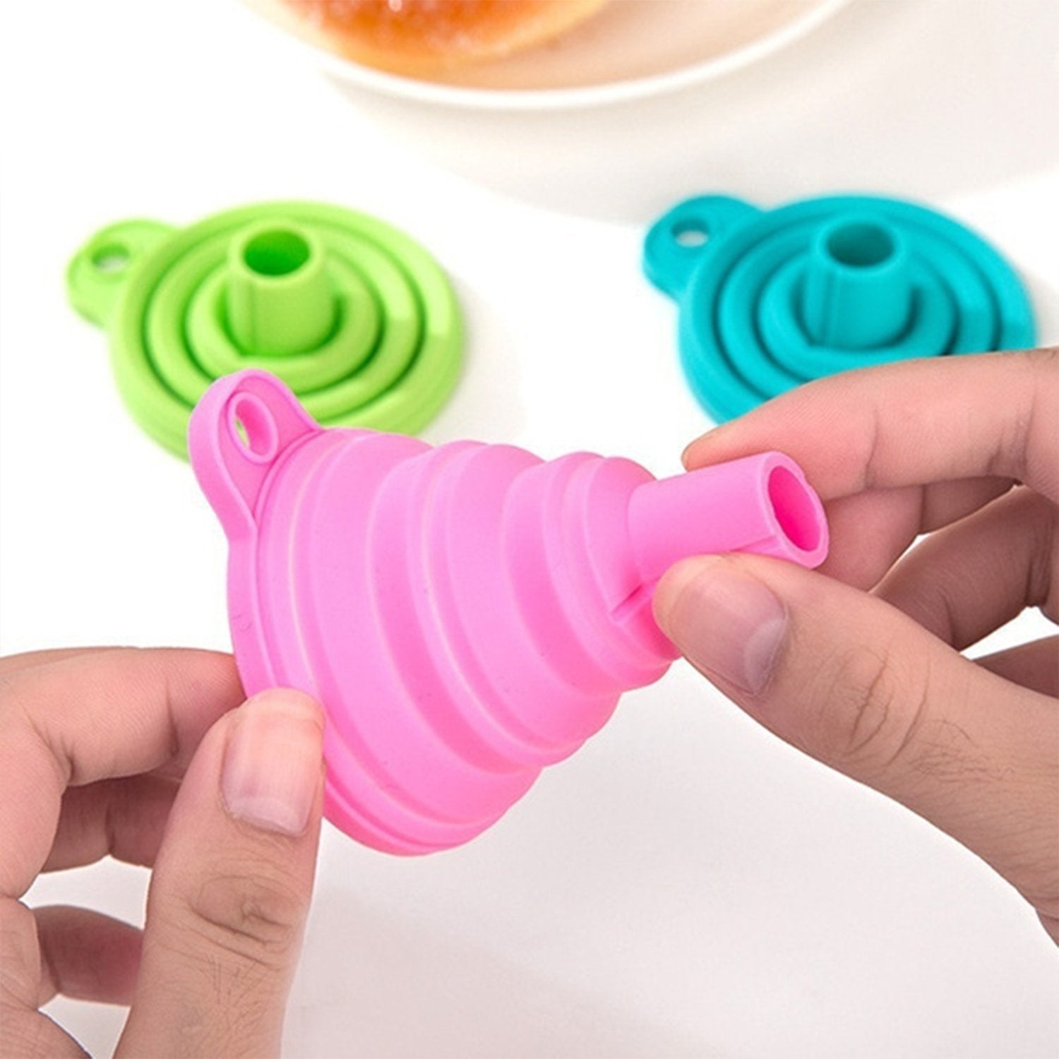 Wukusy silicone kitchen funnel for oil, sauce, water, and juice pouring, with a flexible, non-slip design for easy use.