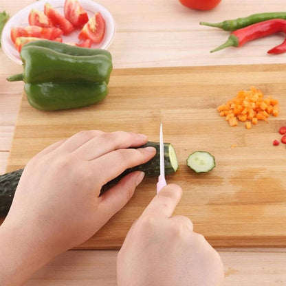 Wukusy 2315 thick wooden bamboo kitchen chopping board with holder for fruits, vegetables, and meat, showing a clean, sturdy surface.