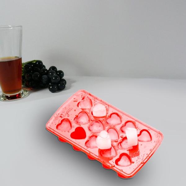 Wukusy heart-shaped ice cube tray with flexible silicone mold for making decorative ice cubes