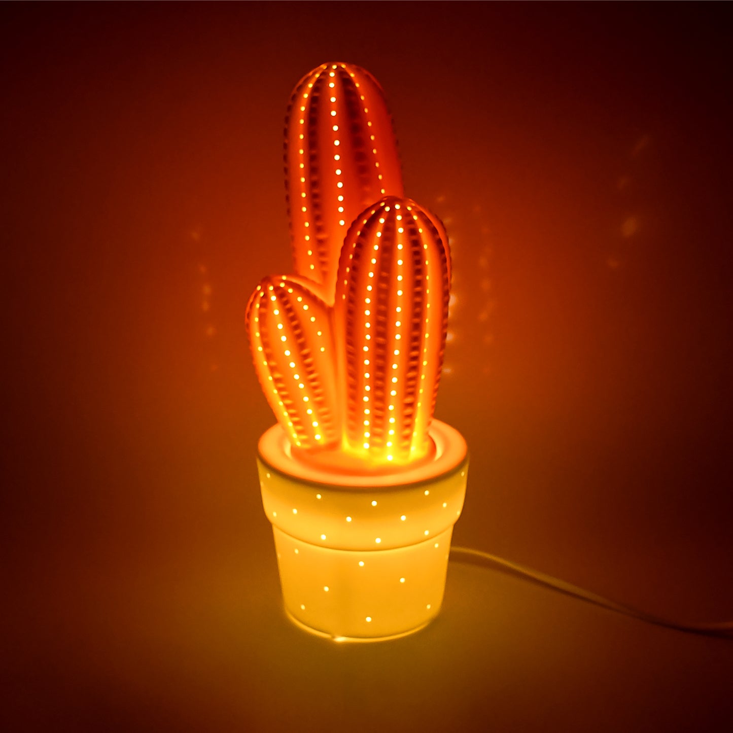 Wukusy ceramic office table lamp with a large, modern design, ideal for desk or workspace lighting.