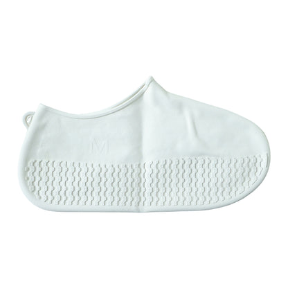 Pair of white waterproof silicone shoe covers in medium size by Wukusy, designed to protect shoes from water and dirt.