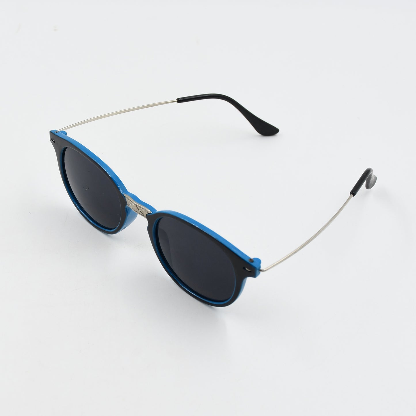 Wukusy round sunglasses with UV protection, lightweight fashion accessory for men and women, classic style in durable frame