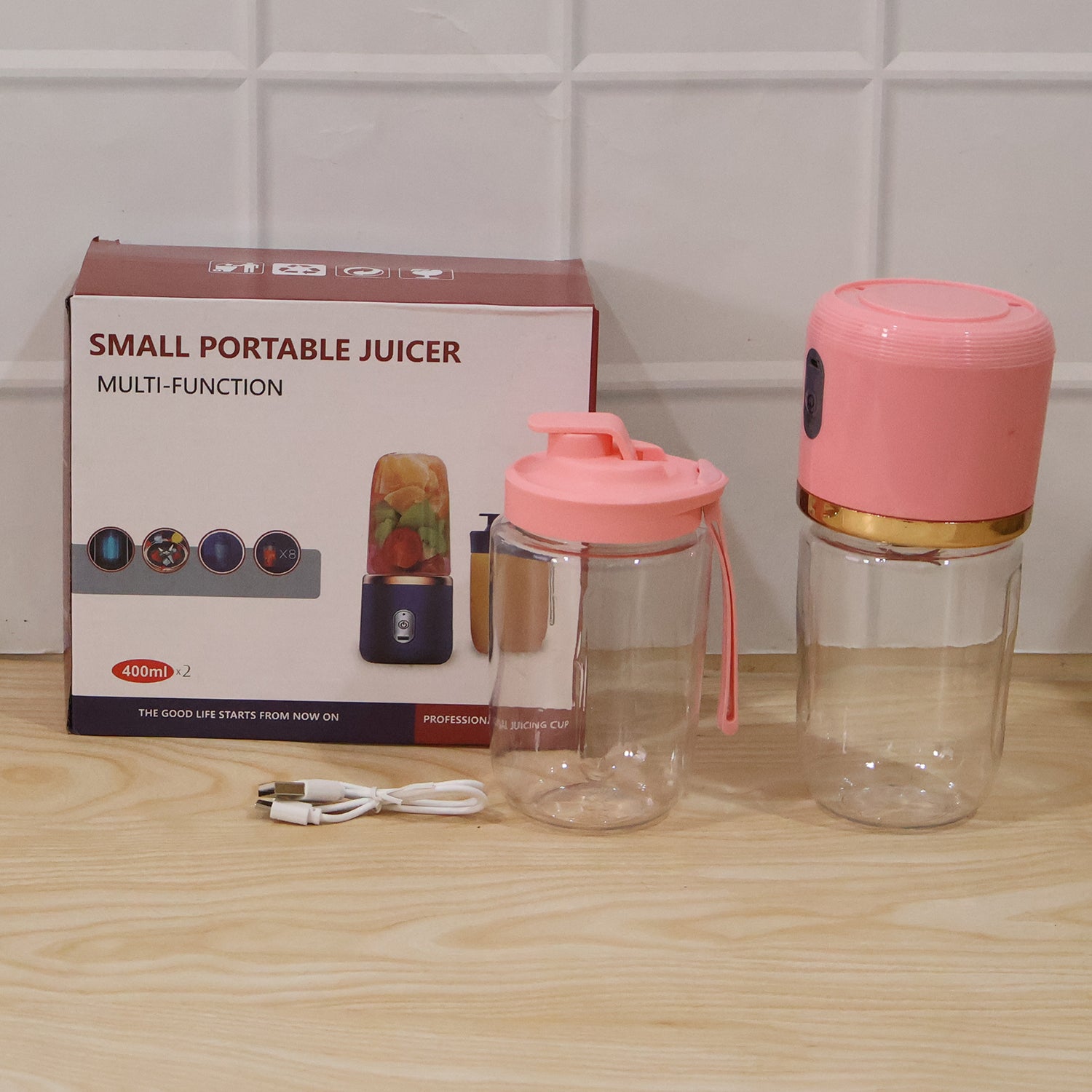 Wukusy portable cordless electric juicer with USB recharge, compact design for on-the-go fresh fruit juice blending
