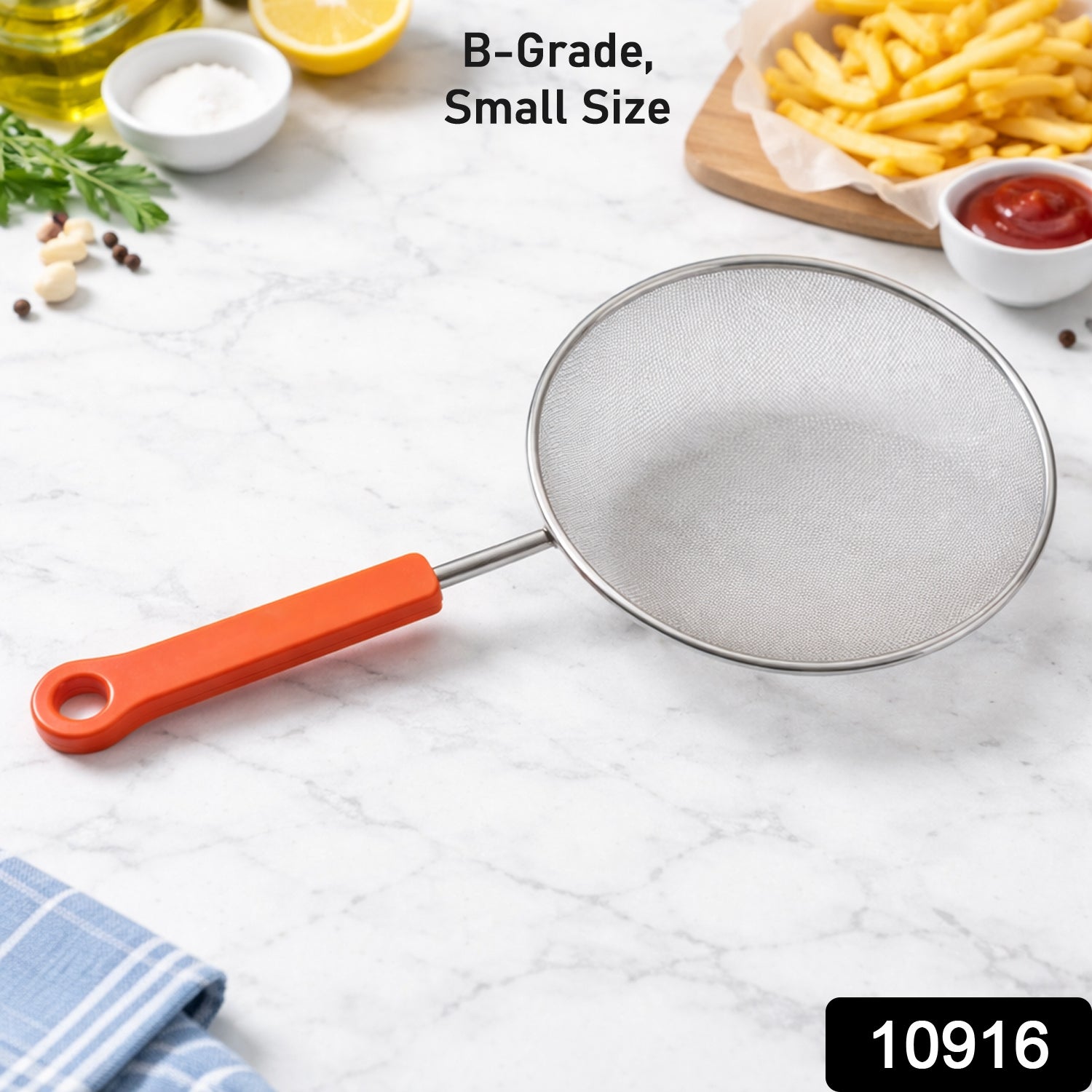 Small Wukusy B-grade fine mesh kitchen strainer, close-up of the 1-piece stainless steel kitchen strainer with fine mesh.