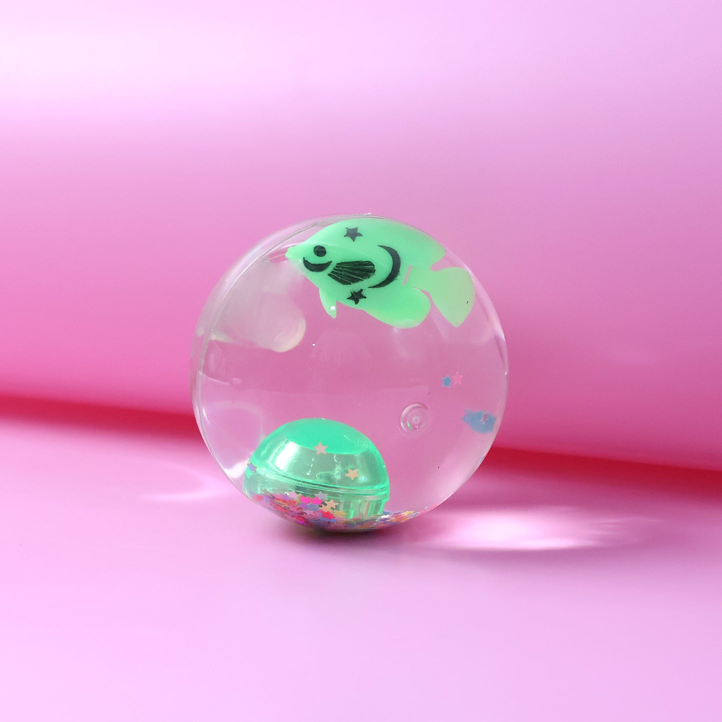 Wukusy light-up bouncy fish ball sensory toy with impact-activated LED flashing for tactile play and sensory stimulation