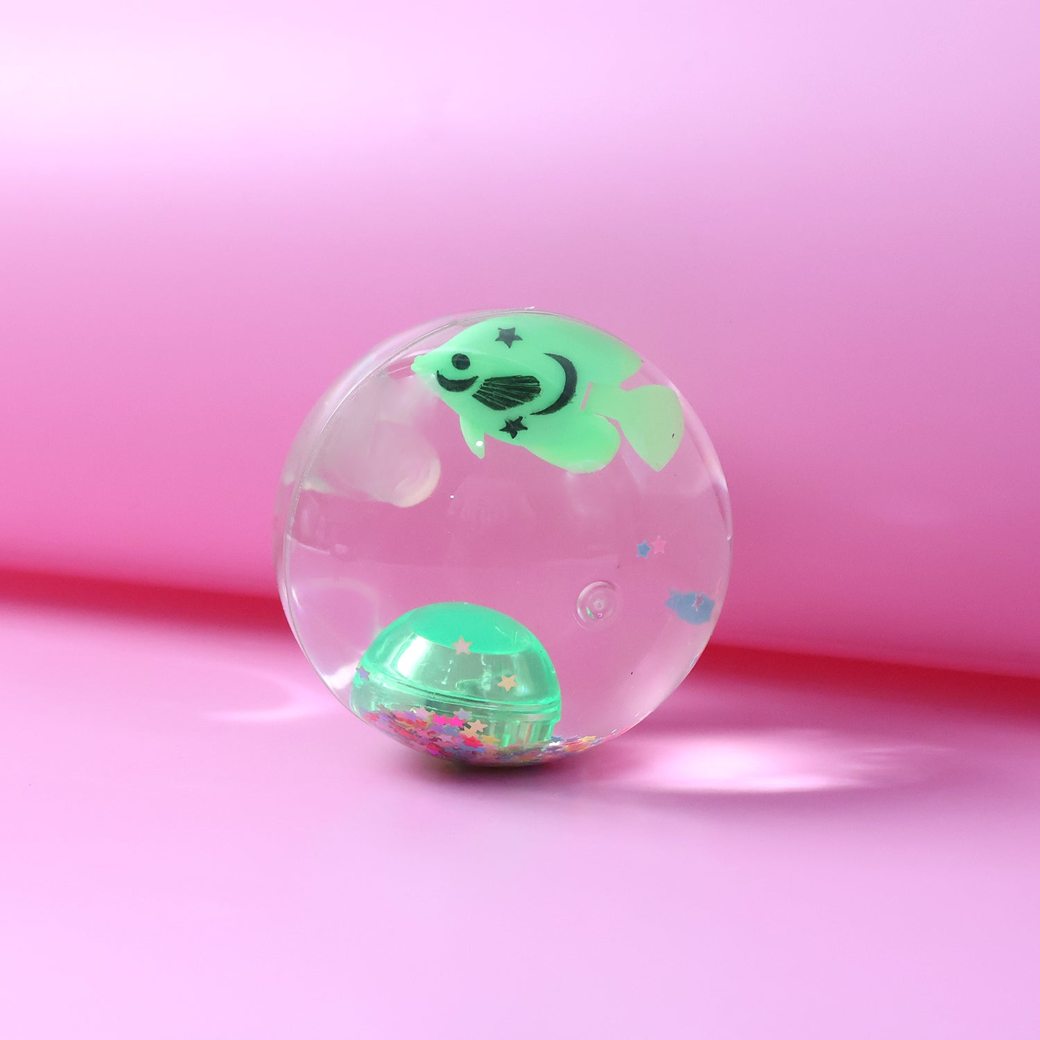 Wukusy light-up bouncy fish ball sensory toy with impact-activated LED flashing for tactile play and sensory stimulation