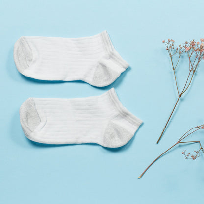 Wukusy men's 7372 mix design ankle-length sports socks with thick cotton cushioning, stylish and comfortable for active wear.