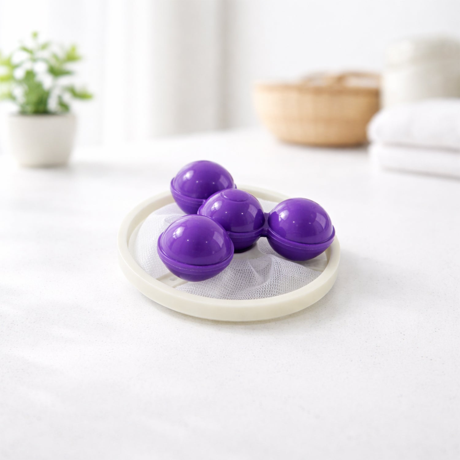 Wukusy reusable lint remover ball with mesh filter, large size, designed for effective lint and debris removal from washing machines.