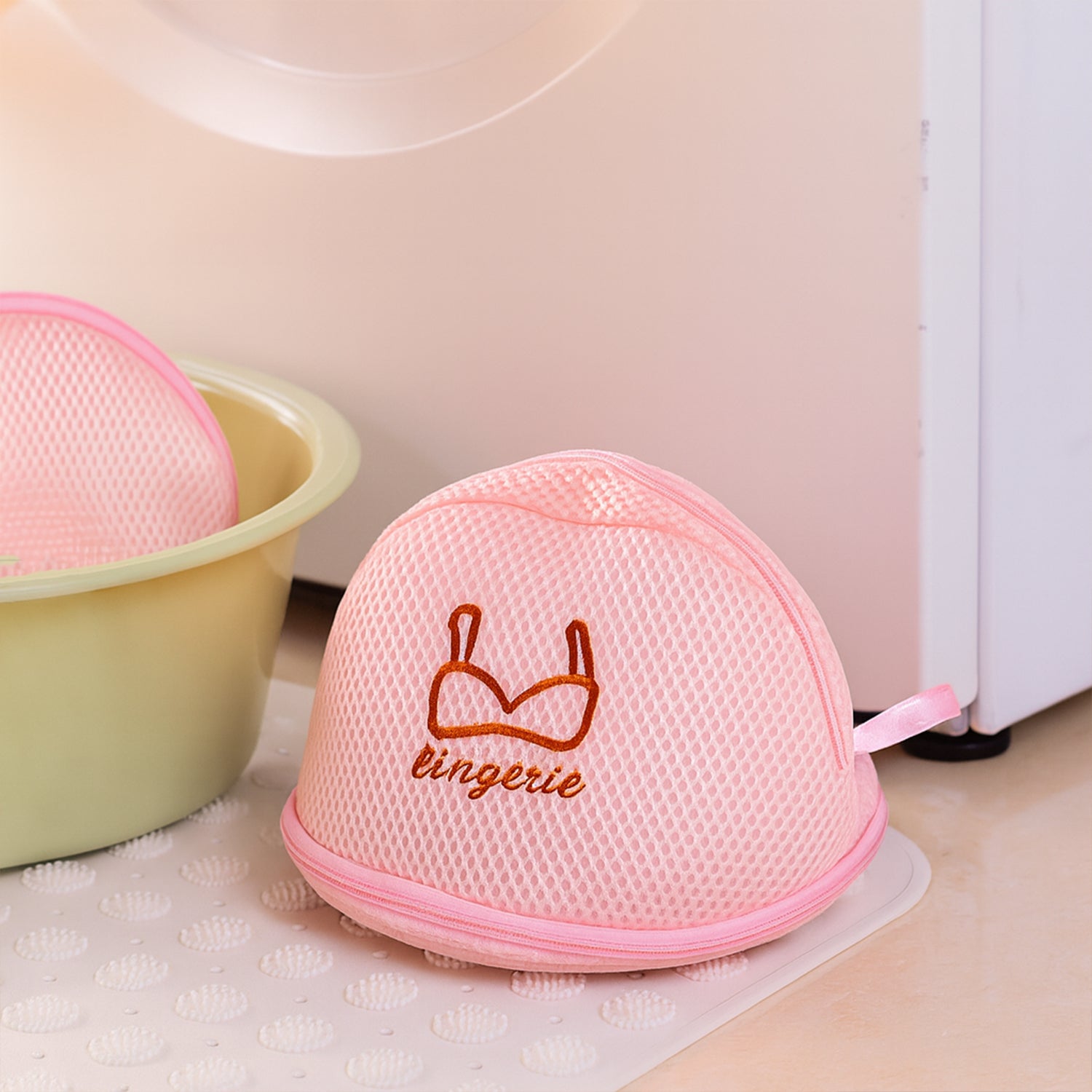 Wukusy dome-shaped lingerie wash bag made of protective mesh for delicate laundry, shown in a close-up image.
