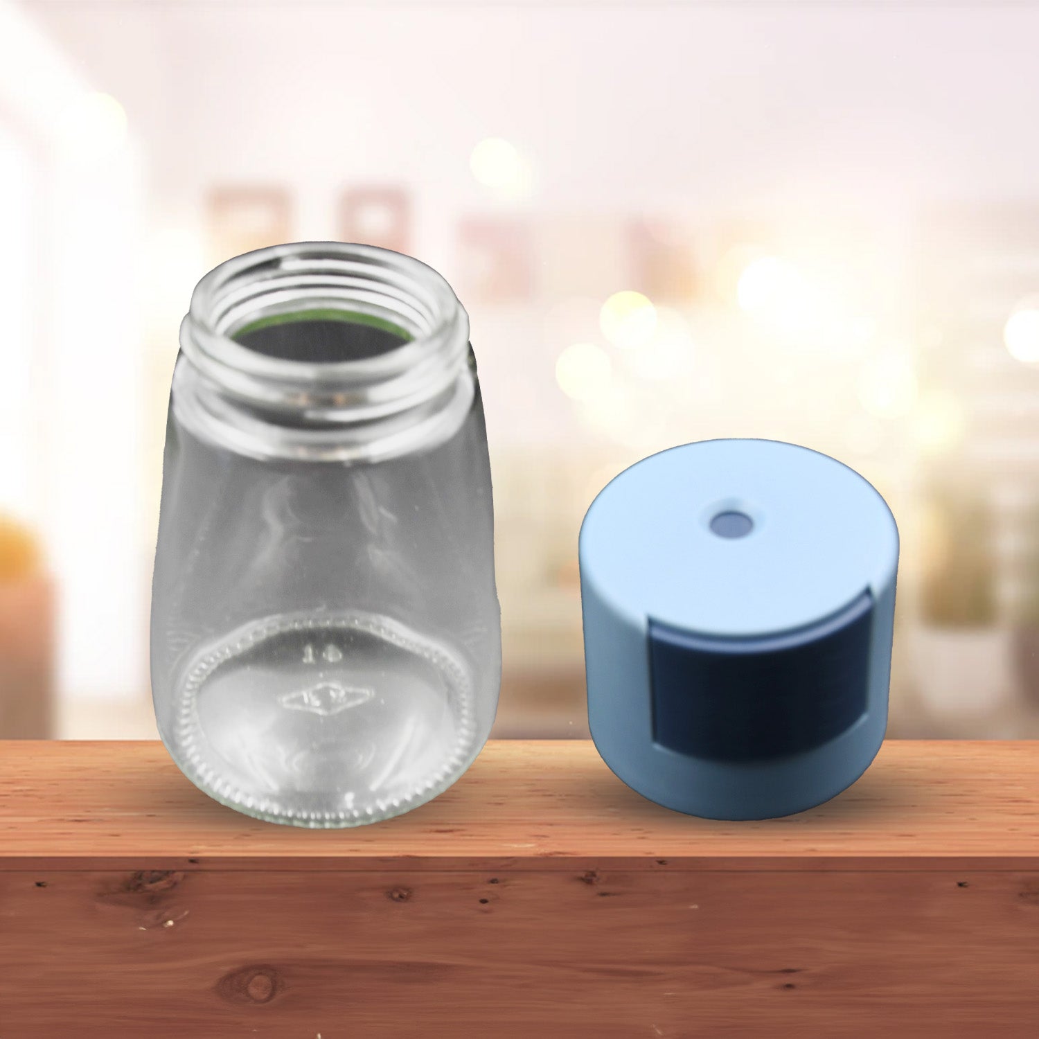 Wukusy glass salt shaker set with four 0.5g seasoning dispensers for home cooking, picnics, and camping.