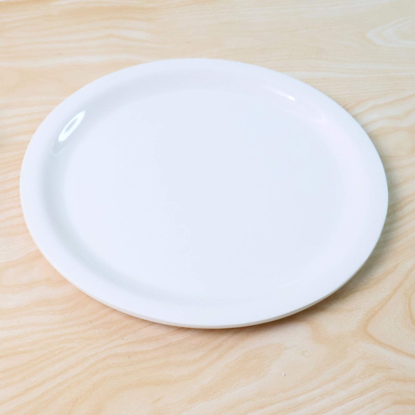 Wukusy premium round dinner plate, 28cm, ceramic, white with smooth finish, suitable for serving meals in home and kitchen settings