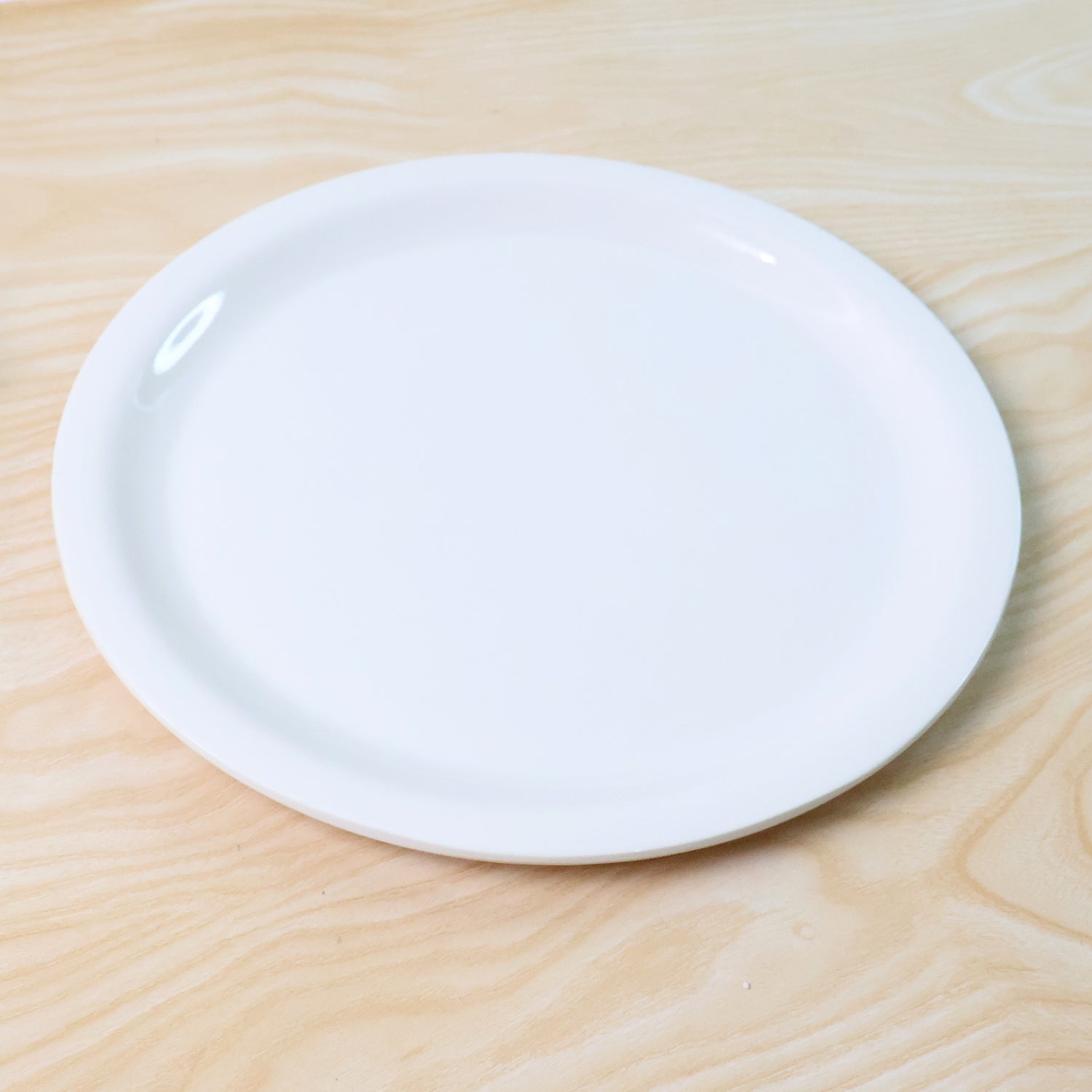 Wukusy premium round dinner plate, 28cm, ceramic, white with smooth finish, suitable for serving meals in home and kitchen settings