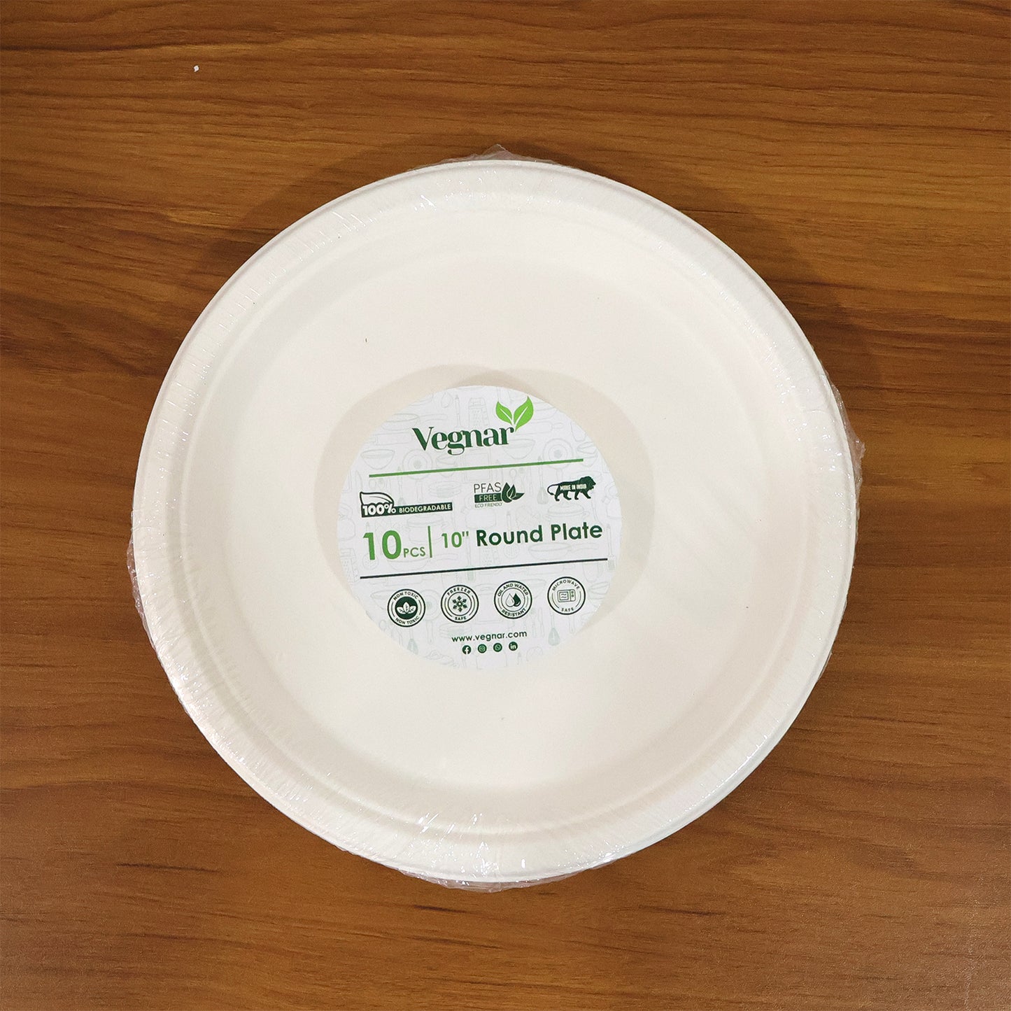 Set of 10 Vegnar disposable round food serving plates by Wukusy, lightweight and eco-friendly for parties or catering.