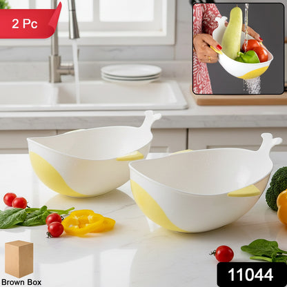 Wukusy plastic rice, pulses, fruits, vegetables, noodles, pasta washing bowl and strainer set in a two-piece kit with handles and mesh strainer.