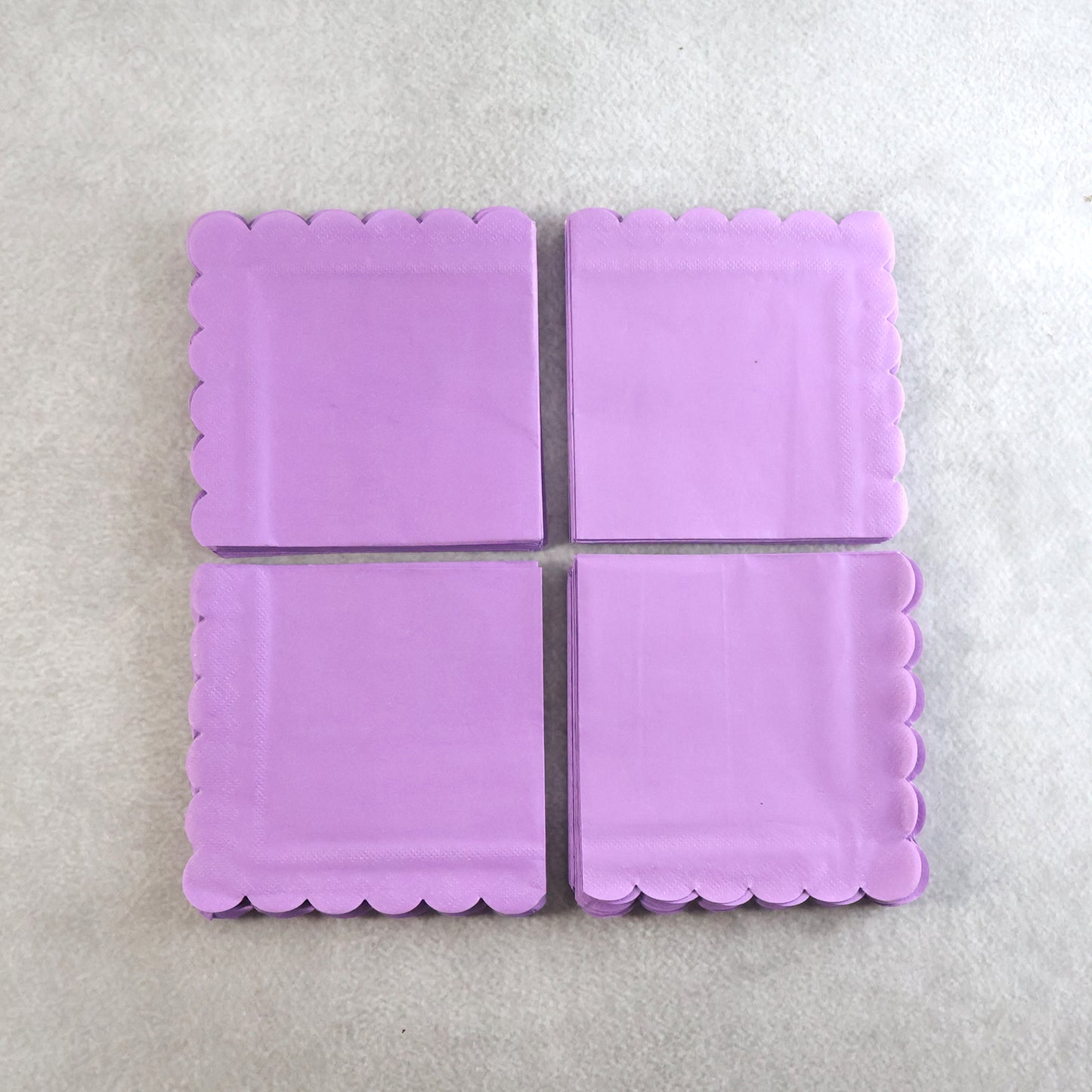 Lilac scalloped disposable paper napkins from Wukusy, 23x23 cm, 120-pack, ideal for home and kitchen use