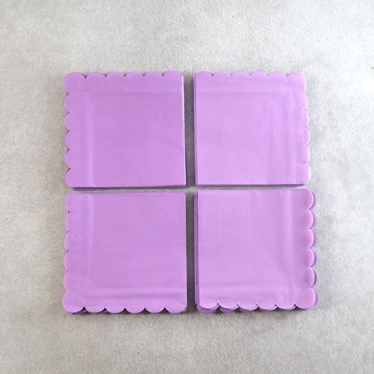 Lilac scalloped disposable paper napkins from Wukusy, 23x23 cm, 120-pack, ideal for home and kitchen use