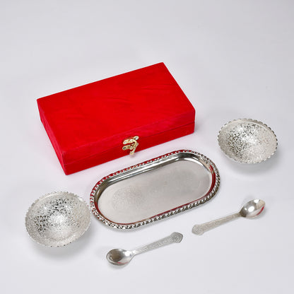 Wukusy silver-plated 2-bowl, 2-spoon tray set with brass finish in a red velvet gift box, ideal for dry fruits and desserts.