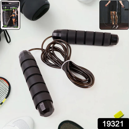 Wukusy high-speed skipping rope with foam padded handles for smooth, efficient cardio workouts.