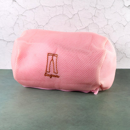Wukusy thick 3D mesh laundry wash bag for delicate clothing, made of durable material, designed to protect laundry during washing.