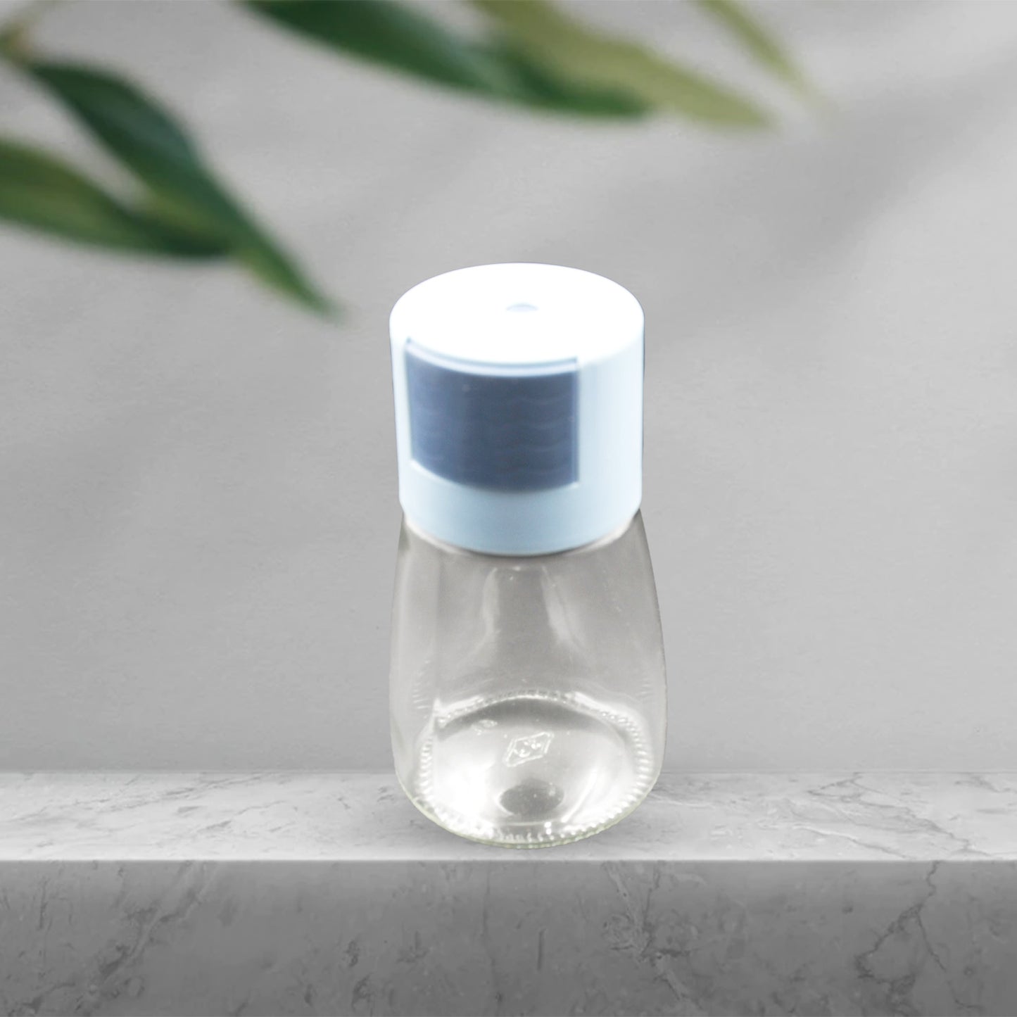 Set of four Wukusy glass salt shakers with precise 0.5g pours, ideal for home cooking, picnics, and camping.