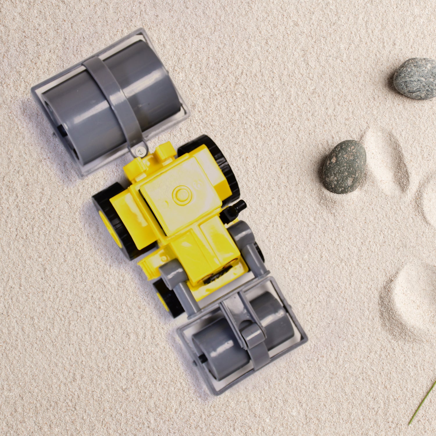 Wukusy 1952 Mini Friction Power Construction Excavator Loader toy for kids, featuring detailed construction vehicle design.