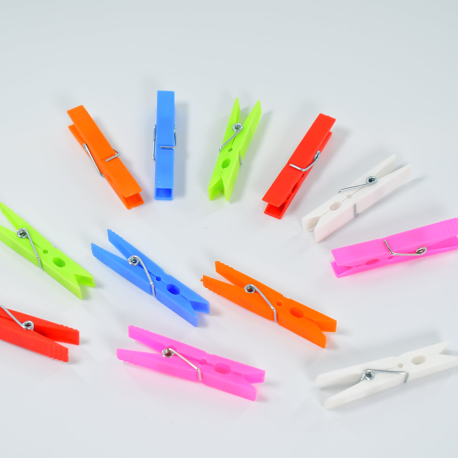 Set of 144 Wukusy multi-purpose plastic clothes clips for cloth drying, ideal for home laundry and clothing drying.