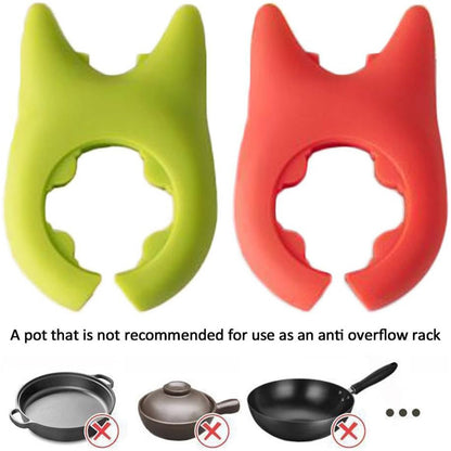 Wukusy plastic pot holder for kitchen, durable and heat-resistant, designed to safely handle hot pots and pans.