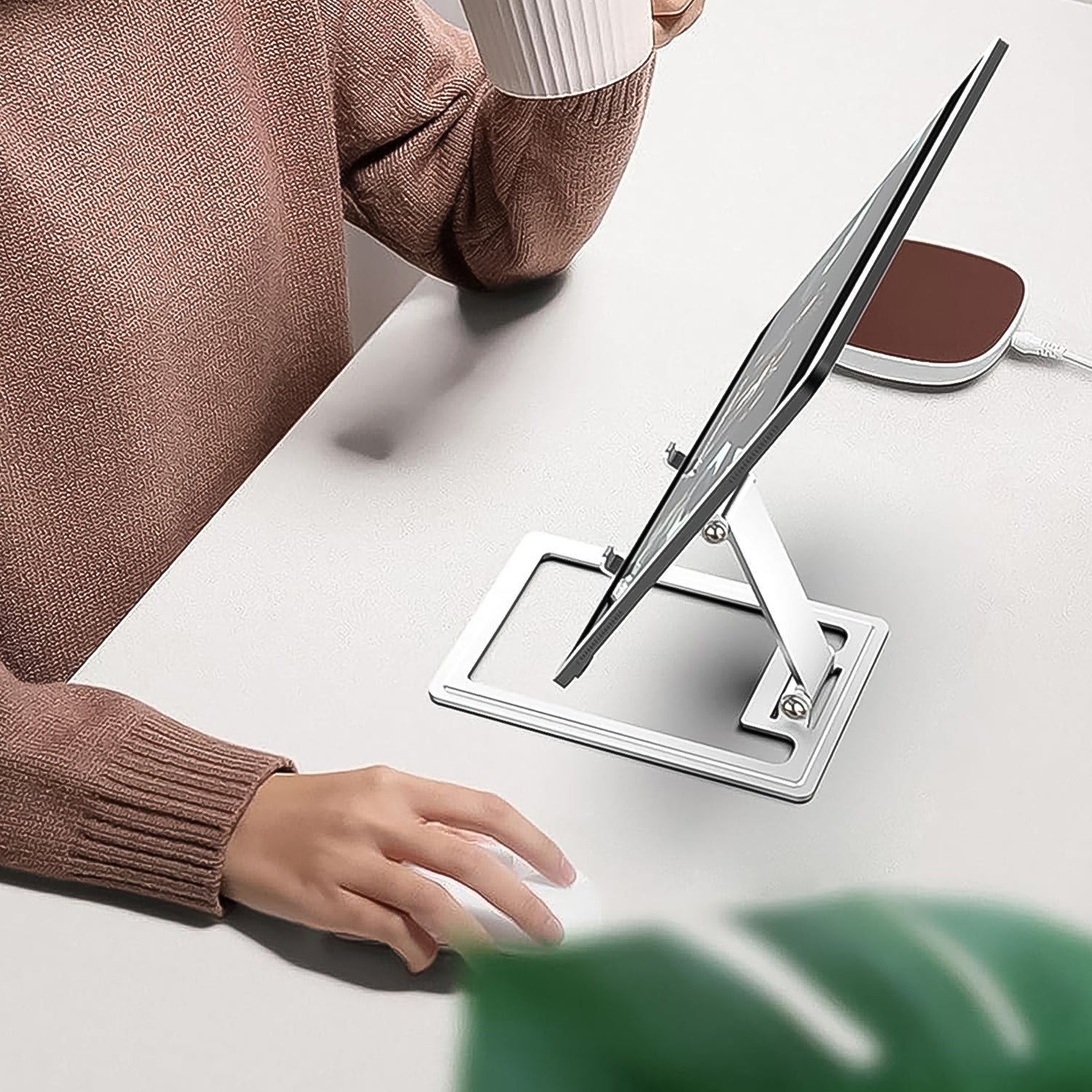 Wukusy adjustable aluminium alloy desktop stand holding a smartphone, designed for stable and versatile phone support.