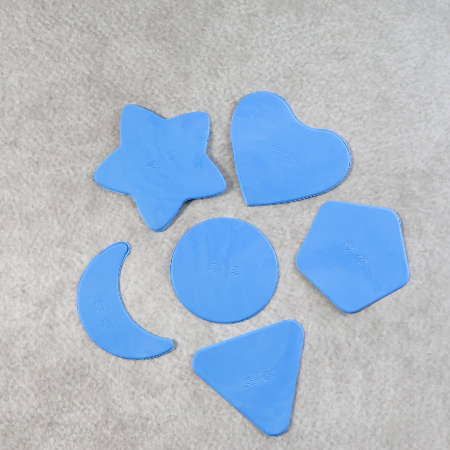 Wukusy 6-in-1 haircut design stencil set with safe hair trimmer molds for precise hairstyles and hair detailing.