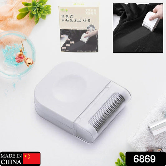 Wukusy portable clothes lint remover with razor blade, designed to remove fuzz, lint, and pet hair from clothing and fabrics.