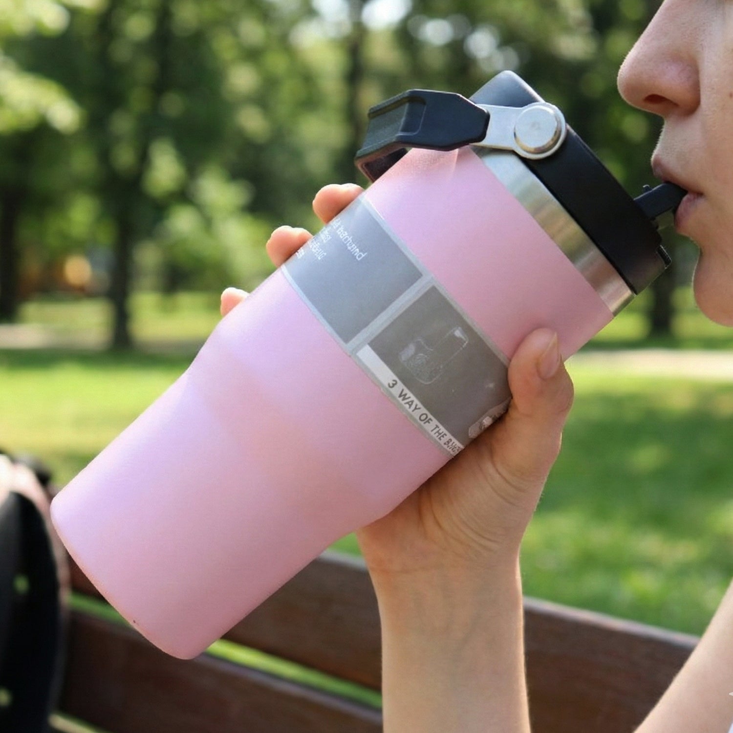 Wukusy premium stainless steel insulated travel tumbler, 900ml capacity, with a sleek design and spill-proof lid for hot and cold beverages.