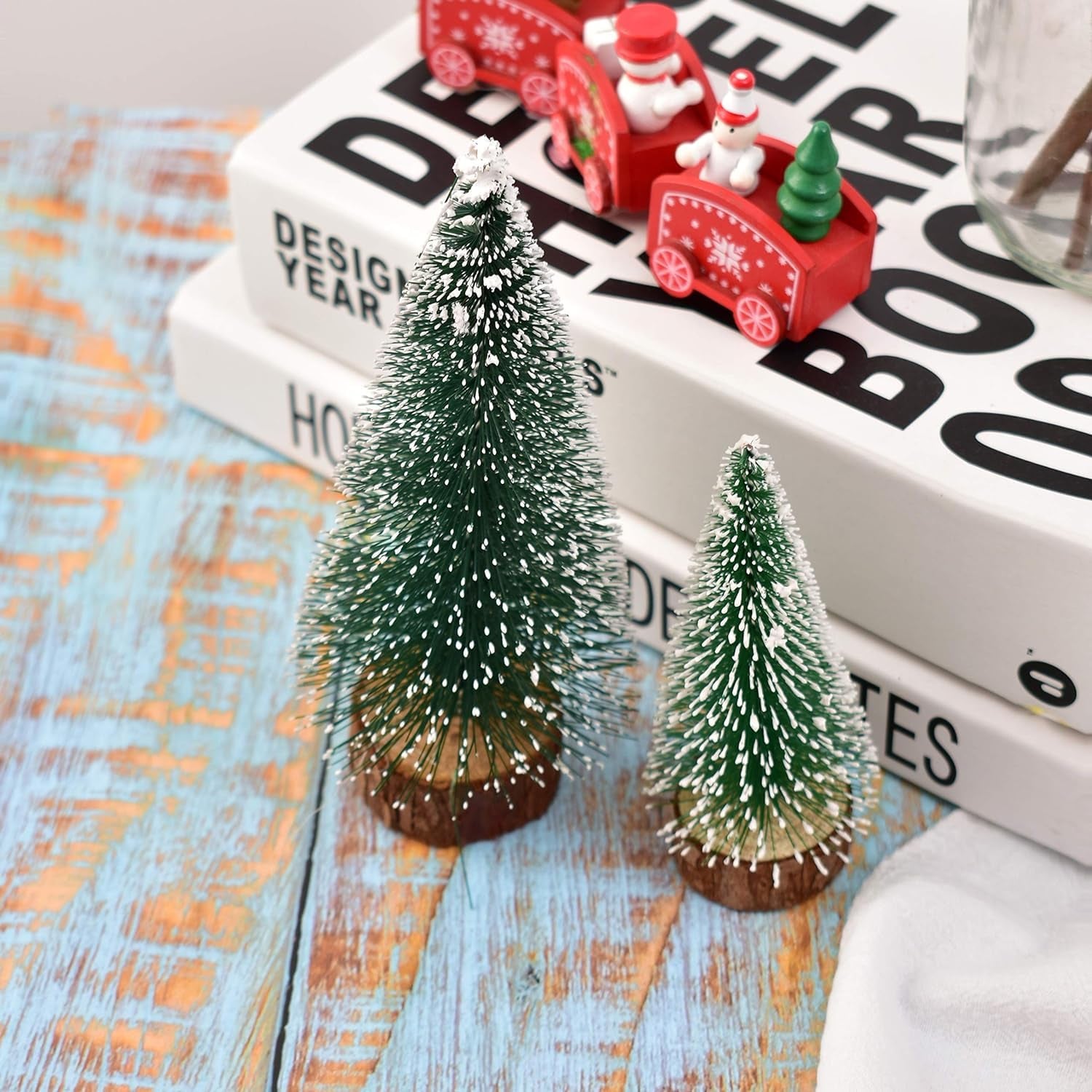 Mini artificial Christmas tree with snow effect by Wukusy, showcasing a snowy evergreen tree for holiday decor.