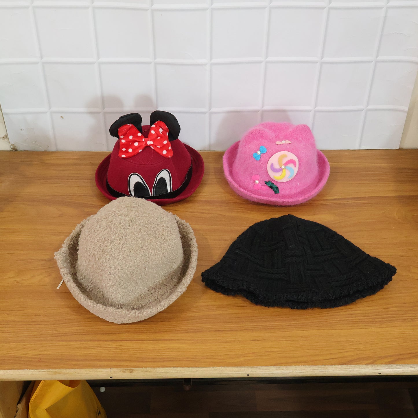 Wukusy bucket style cap for men, women, and kids, featuring a versatile winter and summer design with a wide brim.