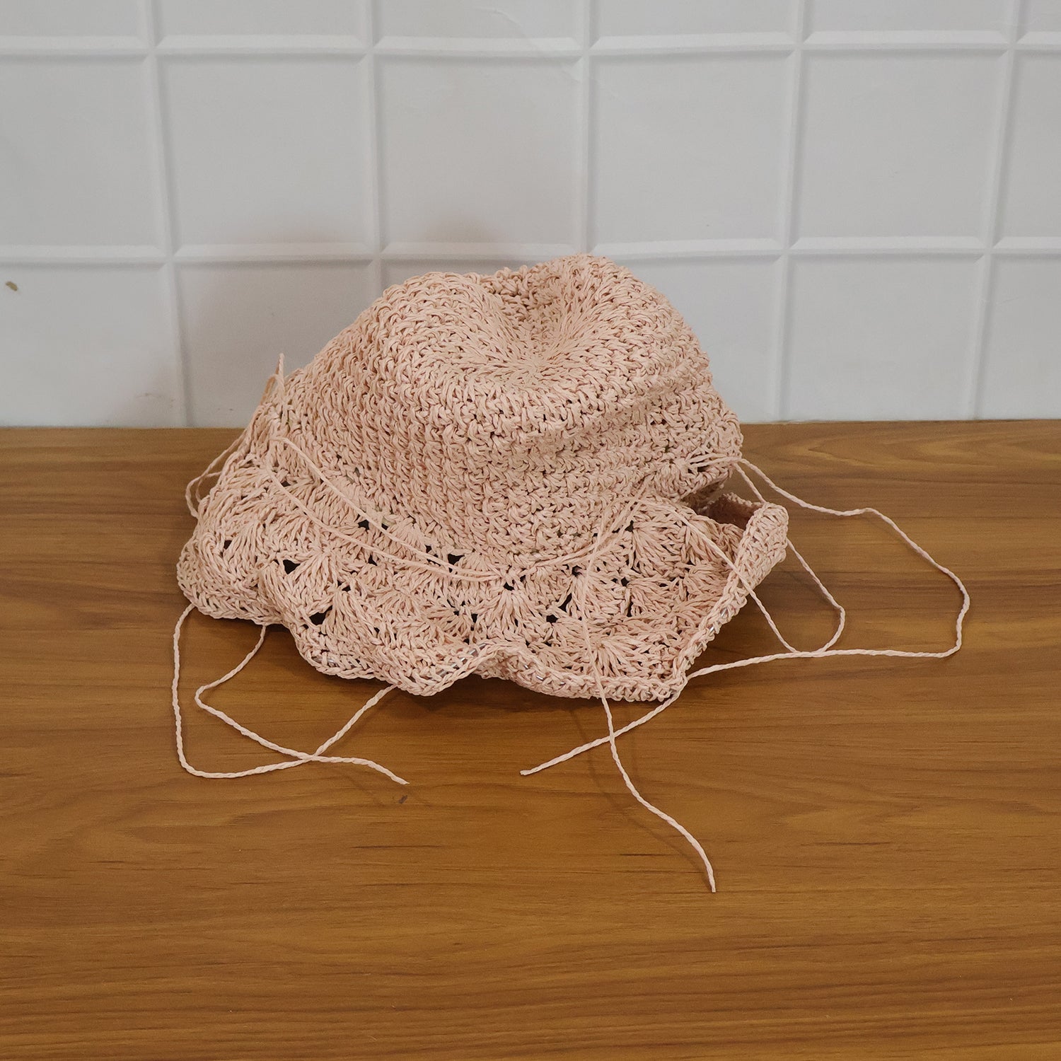 Wukusy stylish handwoven wide brim summer sun hat cap with natural straw texture and a broad brim for sun protection.