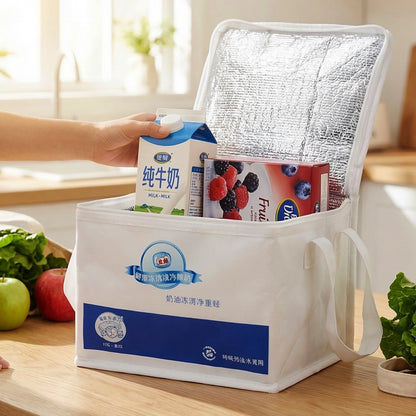 Wukusy portable insulated lunch bag with zipper closure, 16x19x21 cm, featuring a sleek design and durable material for food storage.