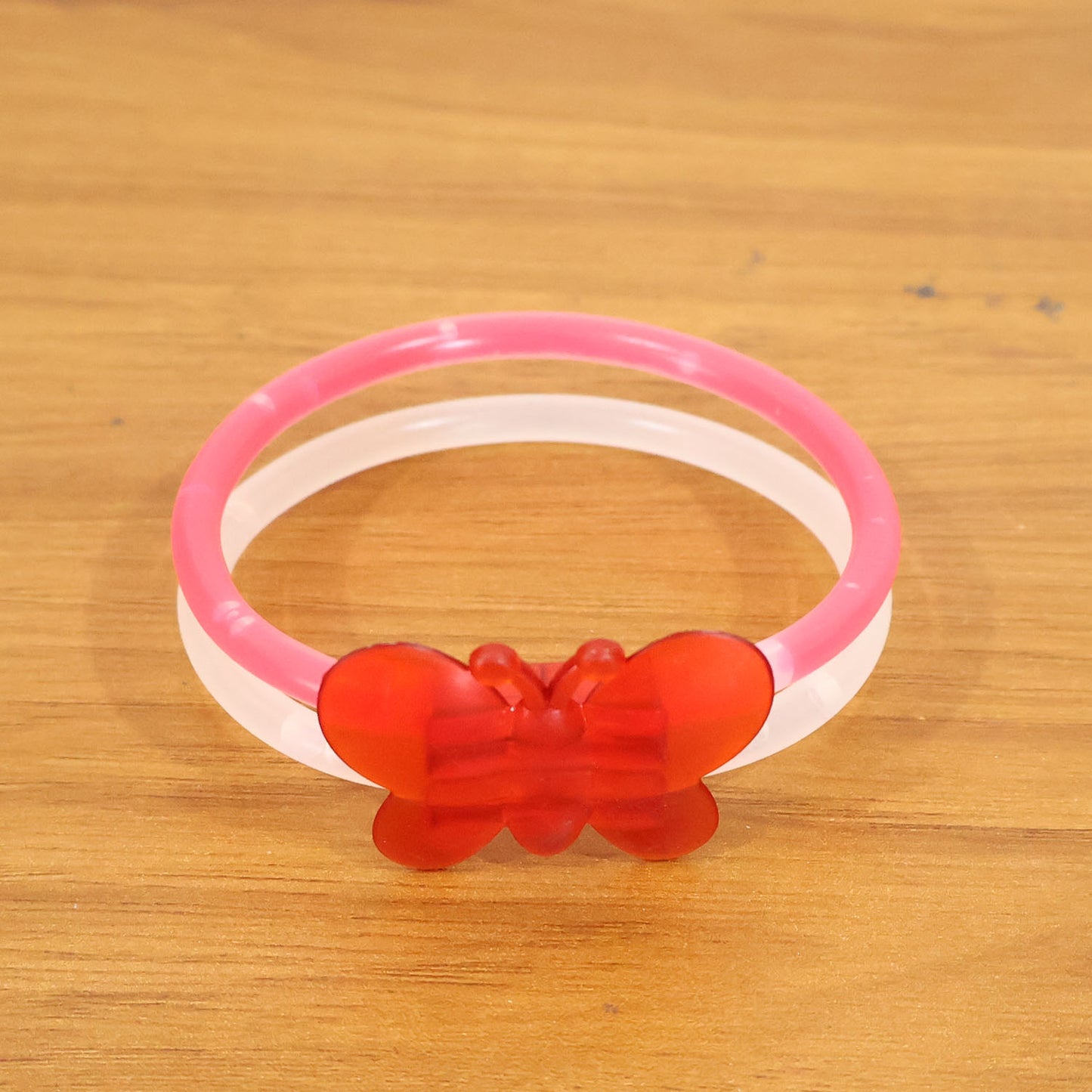 Wukusy glowing butterfly bracelet featuring a delicate design with luminous butterfly charms, ideal for stylish accessories.