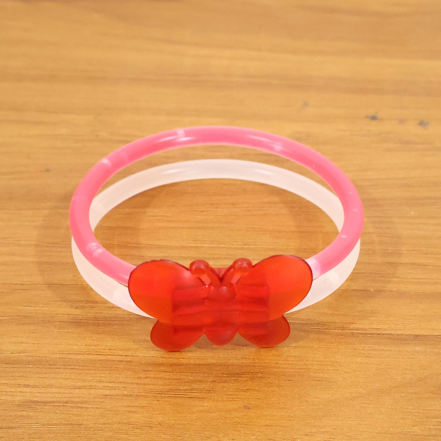 Wukusy glowing butterfly bracelet featuring a delicate design with luminous butterfly charms, ideal for stylish accessories.