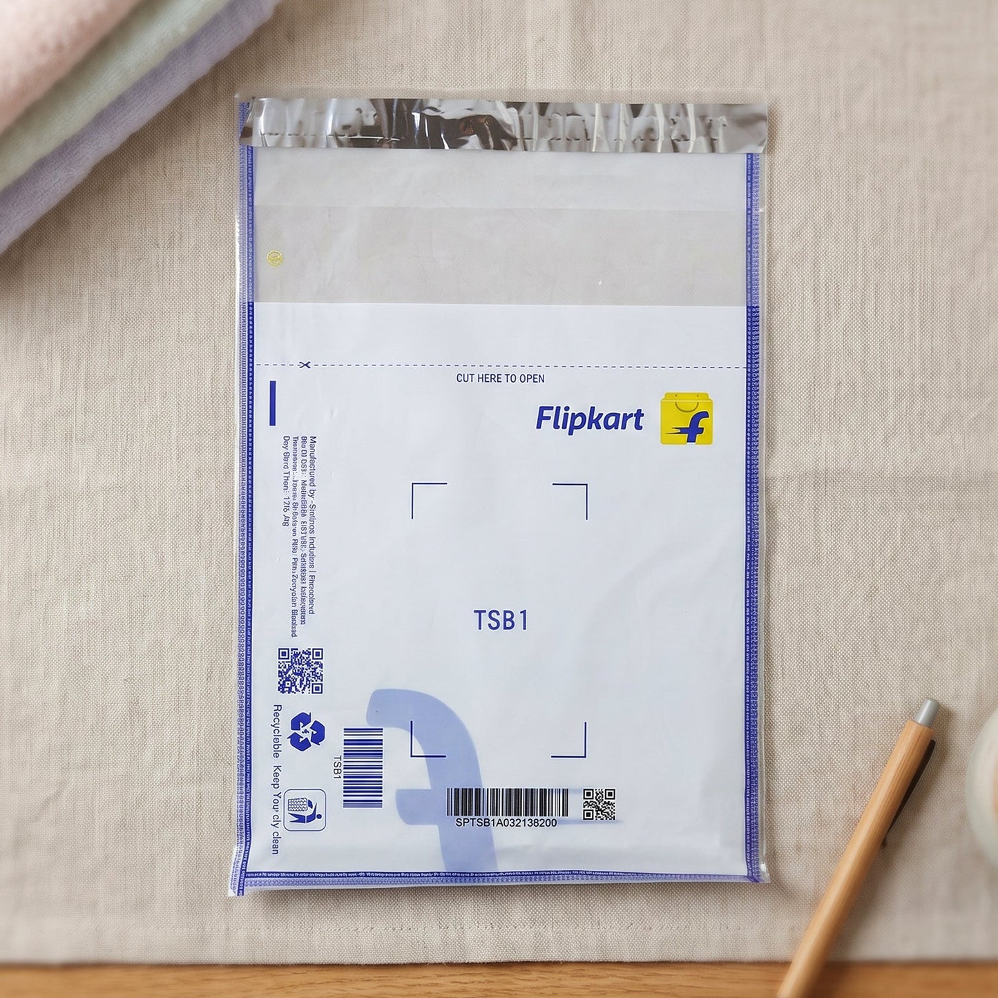 Wukusy Flipkart courier bags, 8.5 x 11 inch tamper-proof polybags, pack of 100 ready for secure shipping and packaging.