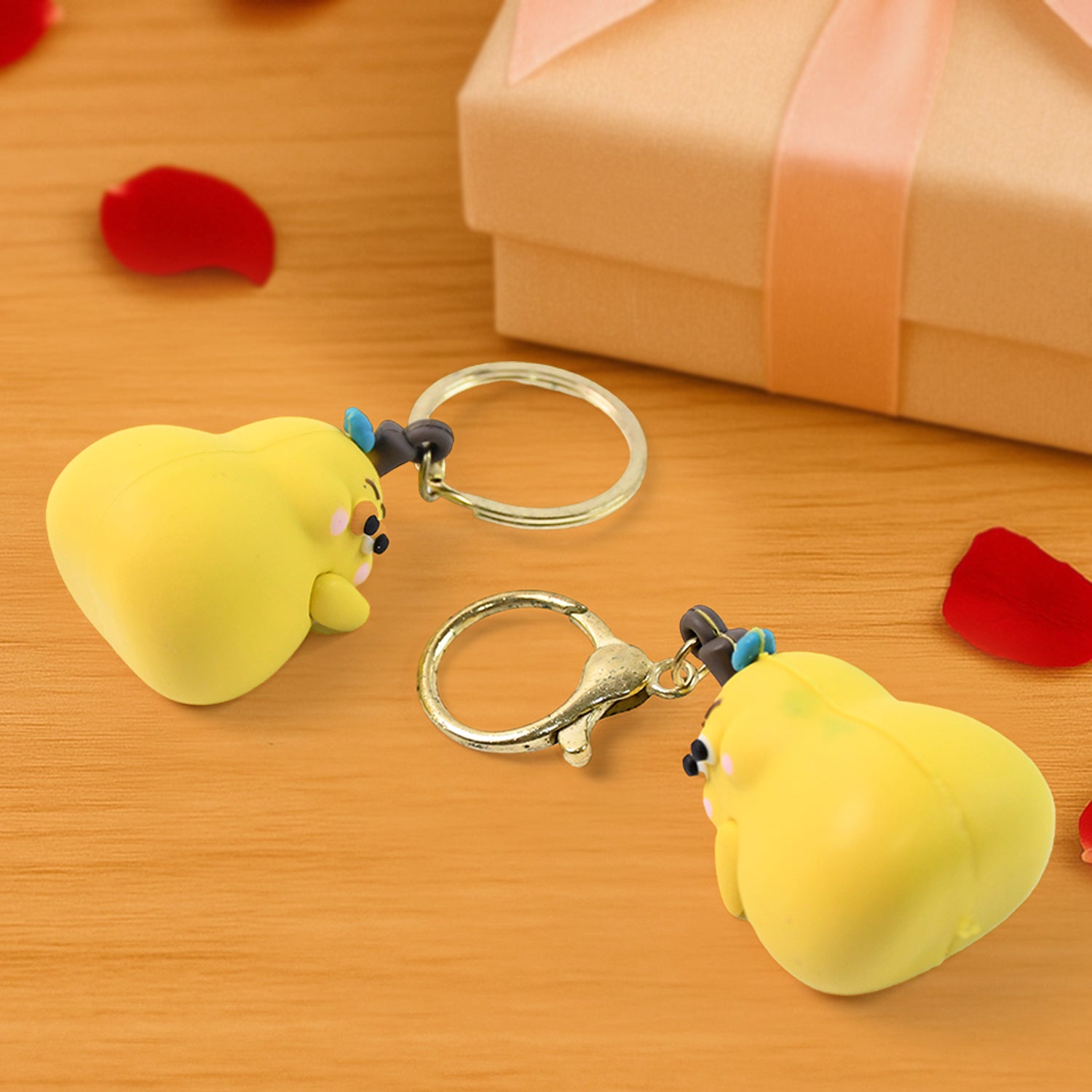 Cute cartoon couple keychain toy from Wukusy featuring colorful, playful figures hanging together.