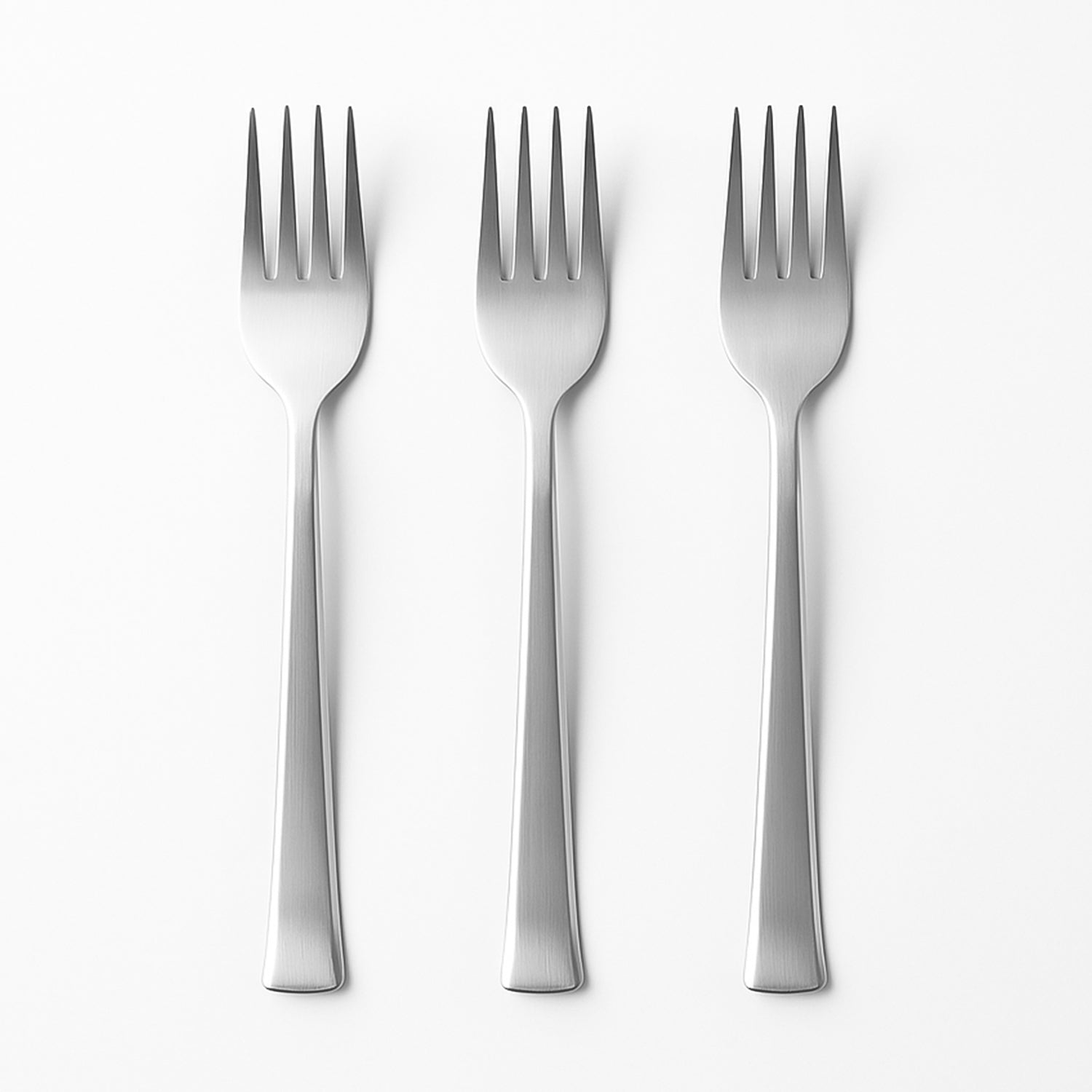 Set of three Wukusy premium stainless steel dinner forks, sleek and durable for home and kitchen use.