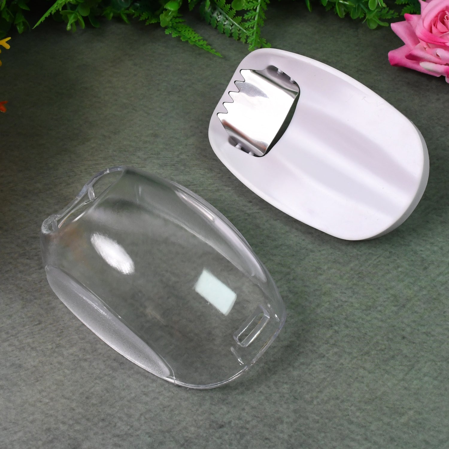 Wukusy Magic Plastic Corn Remover with steel blades, kernel stripper for easy home use, in a compact design.