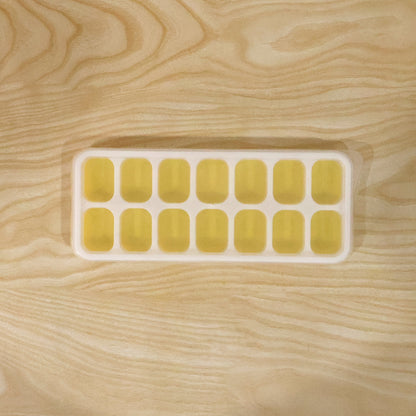 Wukusy 14-cavity ice cube tray with lid, easy-release mold for making ice cubes in fridge freezer, black plastic design