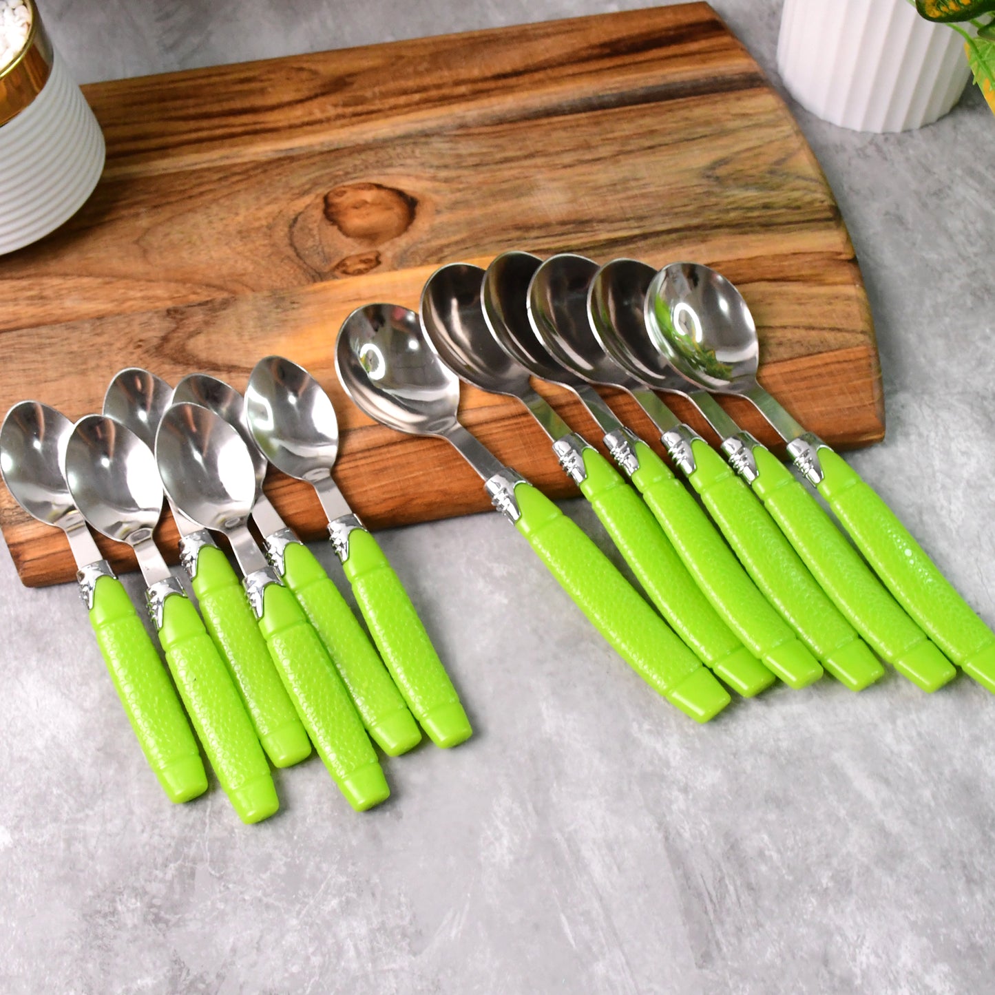 Wukusy Supermom 24-piece premium fancy cutlery set with matching holder, including knives, forks, and spoons for home and kitchen use.