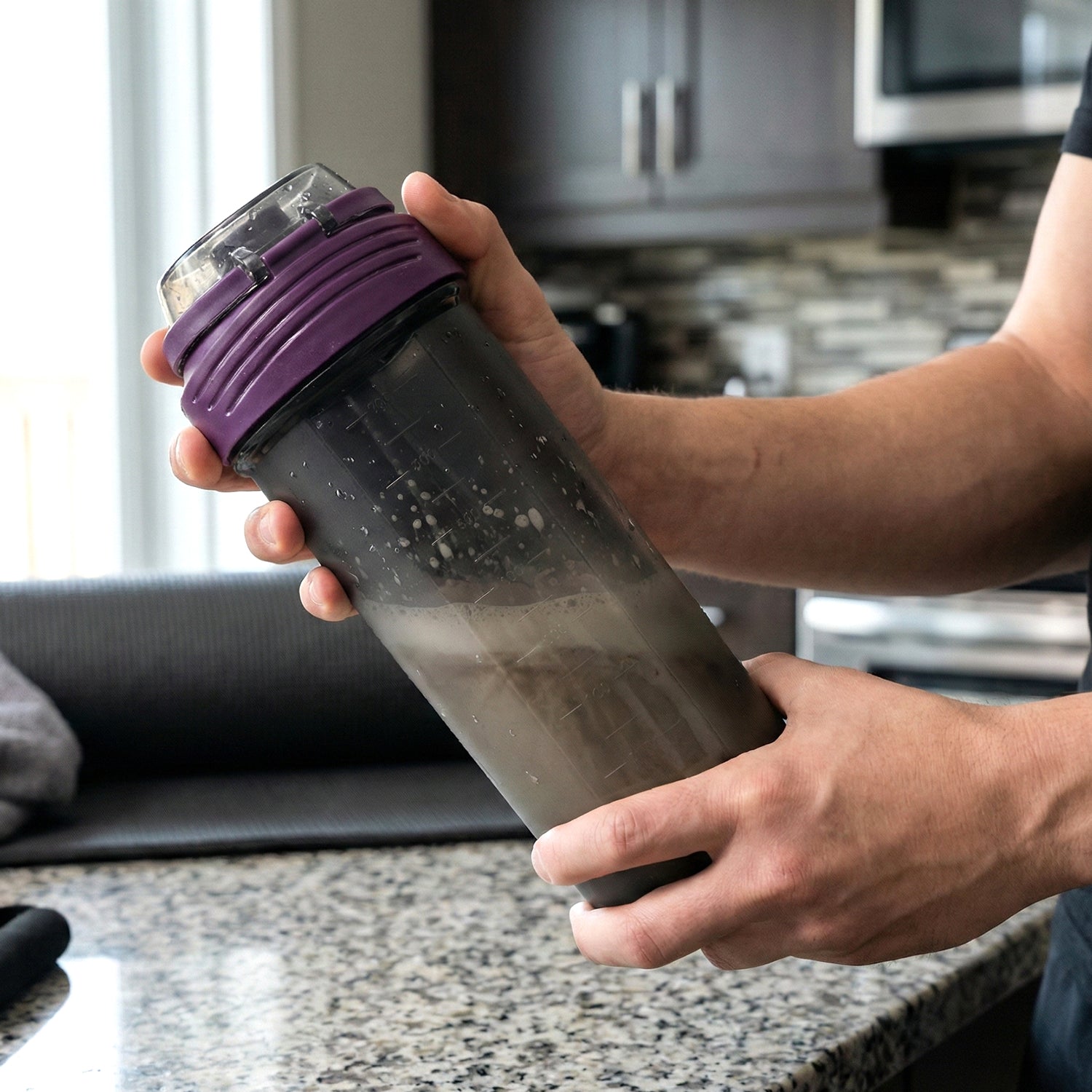 Wukusy 700ml multipurpose protein shaker bottle with secure lid and mixing ball for smoothies and supplements.