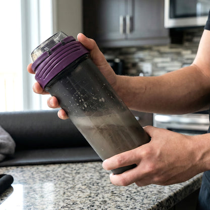Wukusy 700ml multipurpose protein shaker bottle with secure lid and mixing ball for smoothies and supplements.