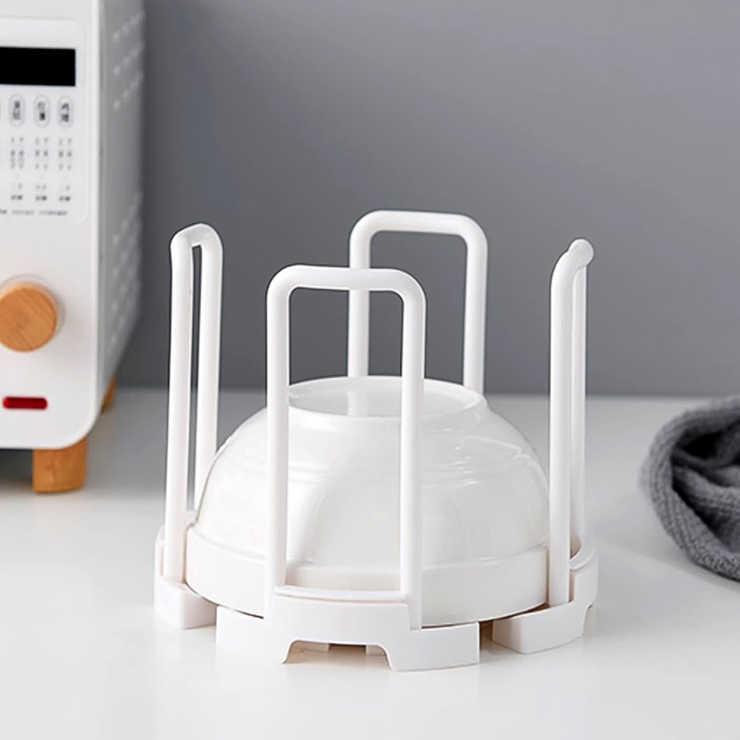 Wukusy plastic bowl holder and organizer drain rack for kitchen, designed to hold and dry bowls efficiently.