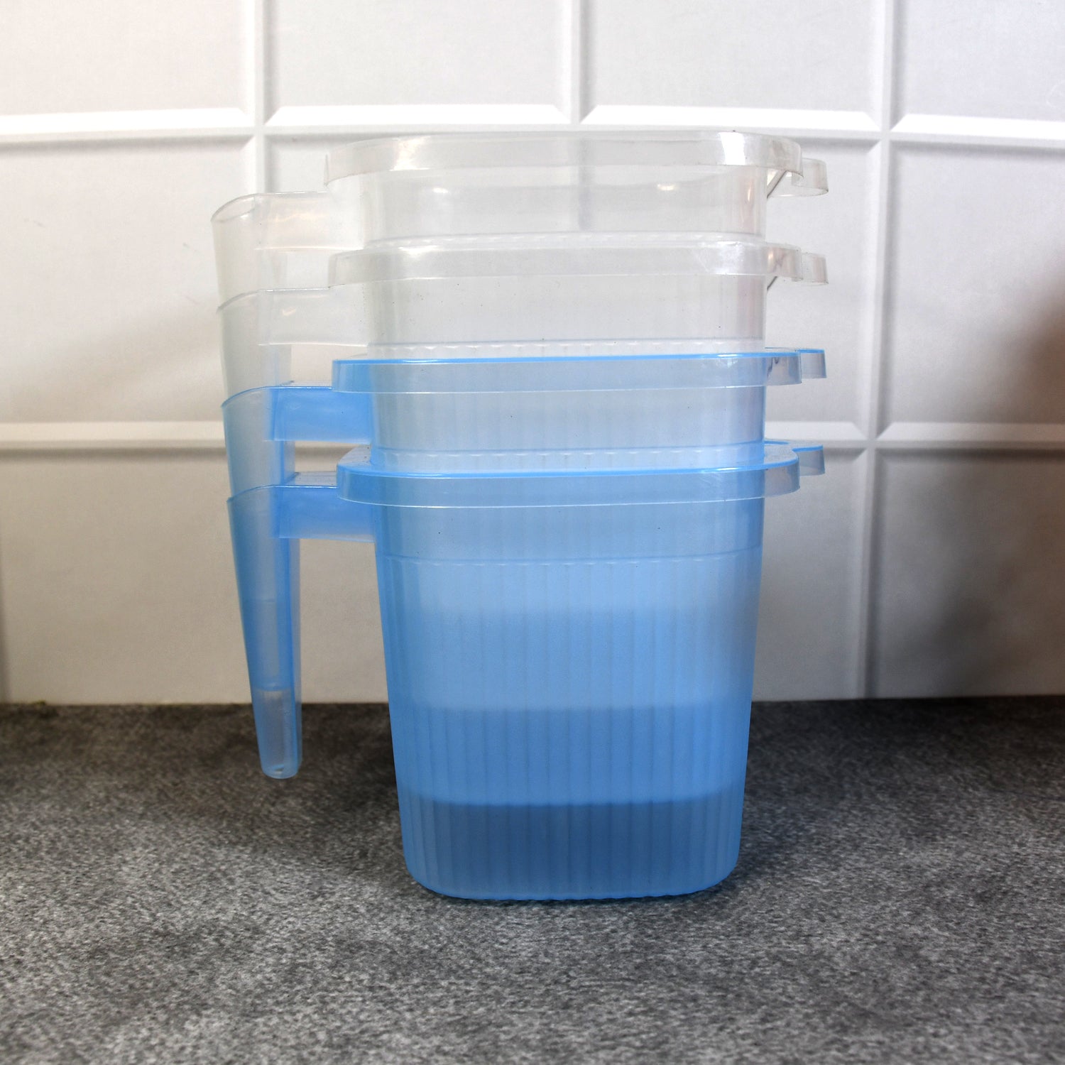 Set of four transparent plastic bathroom water mugs in mixed colors, each with a 1000 ml capacity, by Wukusy.