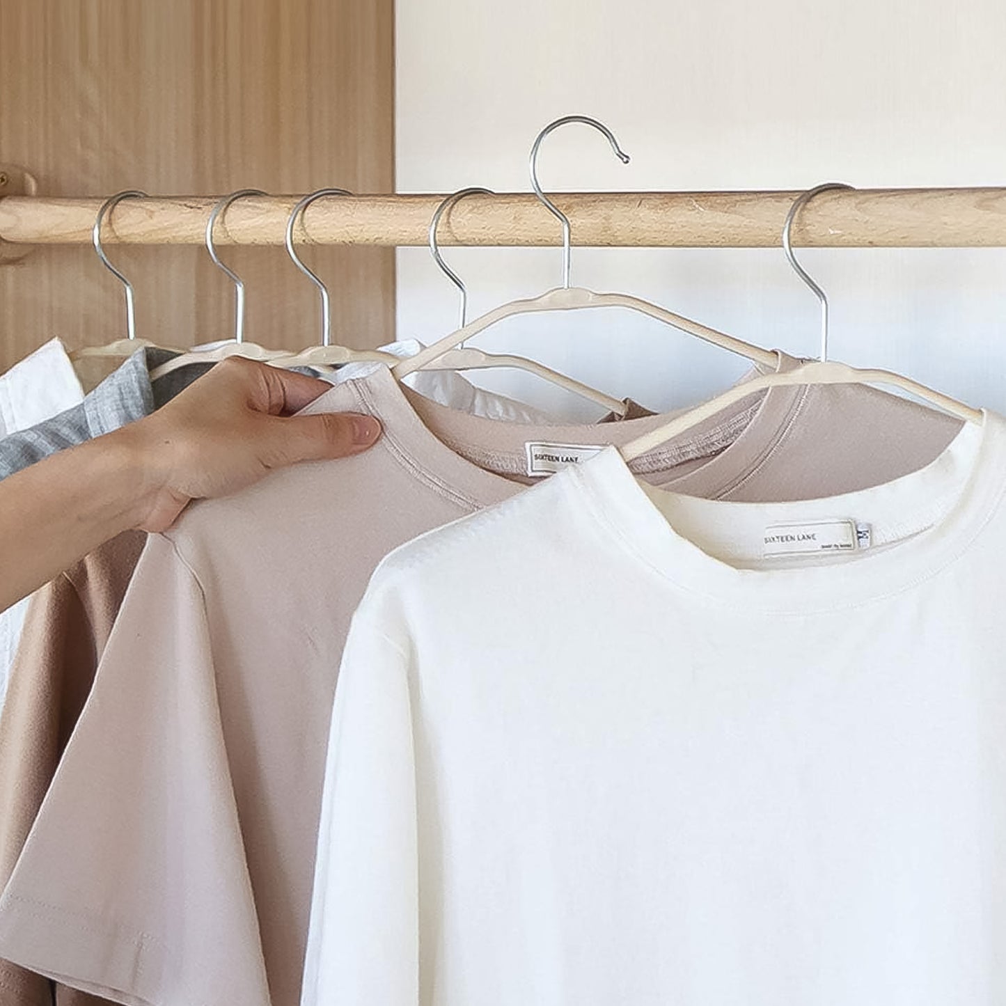 Wukusy PP cloth hanger with zinc-plated steel hook, single durable home improvement hanger for clothing organization.